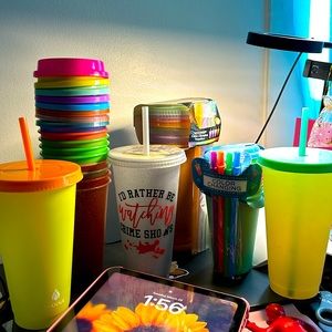 ✨COMING SOON✨ COLOR CHANGING GLITTER HOT CUPS AND TUMBLERS